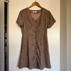 Leopard Print Button-Front Dress – Effortless & Chic